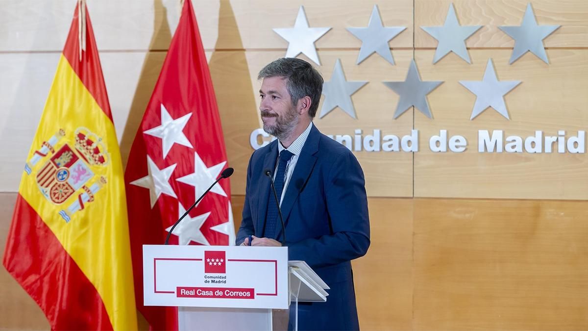 El gobierno de Ayuso defiende la pluralidad de Telemadrid comparándola con RTVE: "Es el NO-DO de Sánchez"