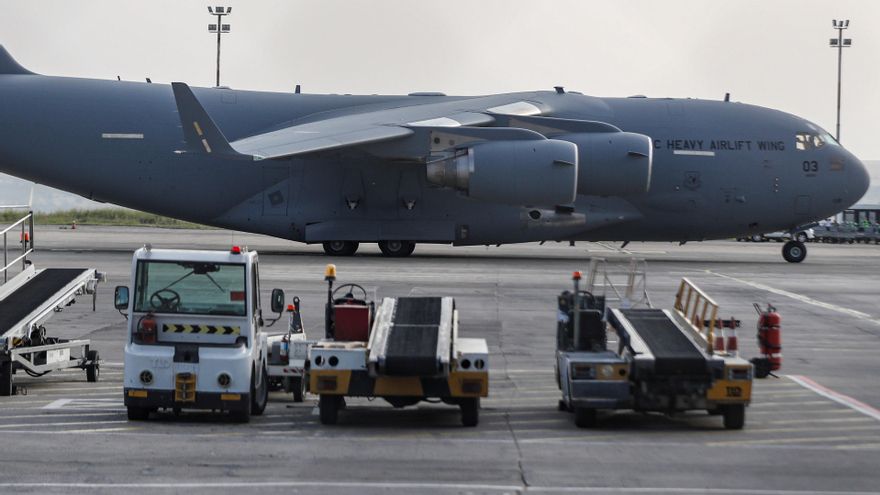 El caos hace casi imposible el acceso a los vuelos de evacuación en Kabul