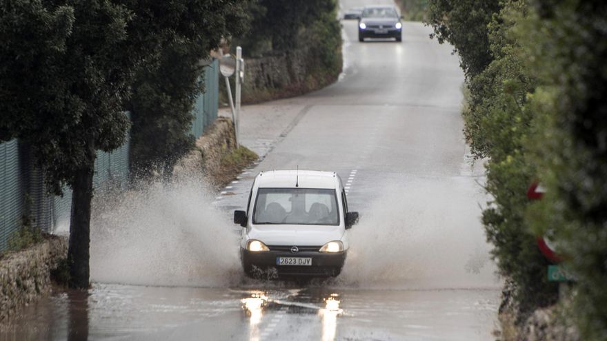 AEMET mantiene a Balears en alerta por lluvias y activa avisos por calor en tres comunidades
