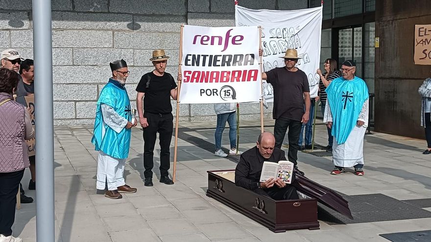 Ataúdes de Sanabria a Vigo, Madrid y Bruselas en protesta por menos frecuencias del AVE