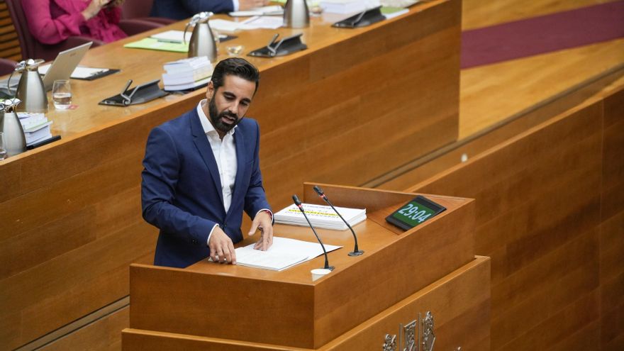 Archivo - El síndic del PSPV en Les Corts, José Muñoz, interviene durante un debate de política general