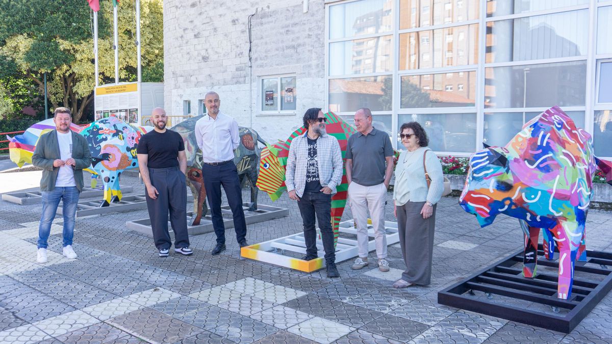 Cinco esculturas de bisontes reivindican el arte rupestre como promoción turística en Torrelavega