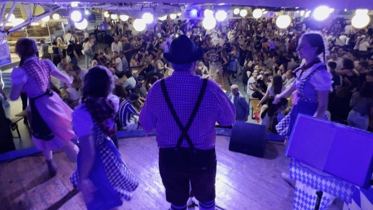 Actuaciones durante la Oktoberfest del Parque de Atracciones de Zaragoza.