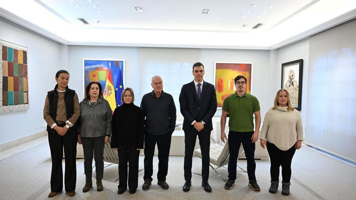 Pedro Sánchez se reúne con la familia del periodista canario detenido en Venezuela Miguel Moreno Dapena