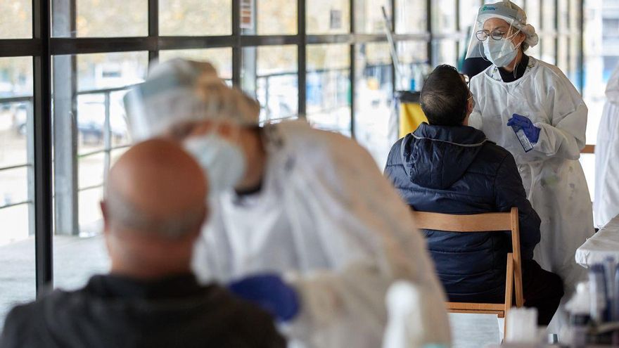 La sexta ola dispara las bajas en Canarias entre la incertidumbre laboral y las dificultades para conciliar