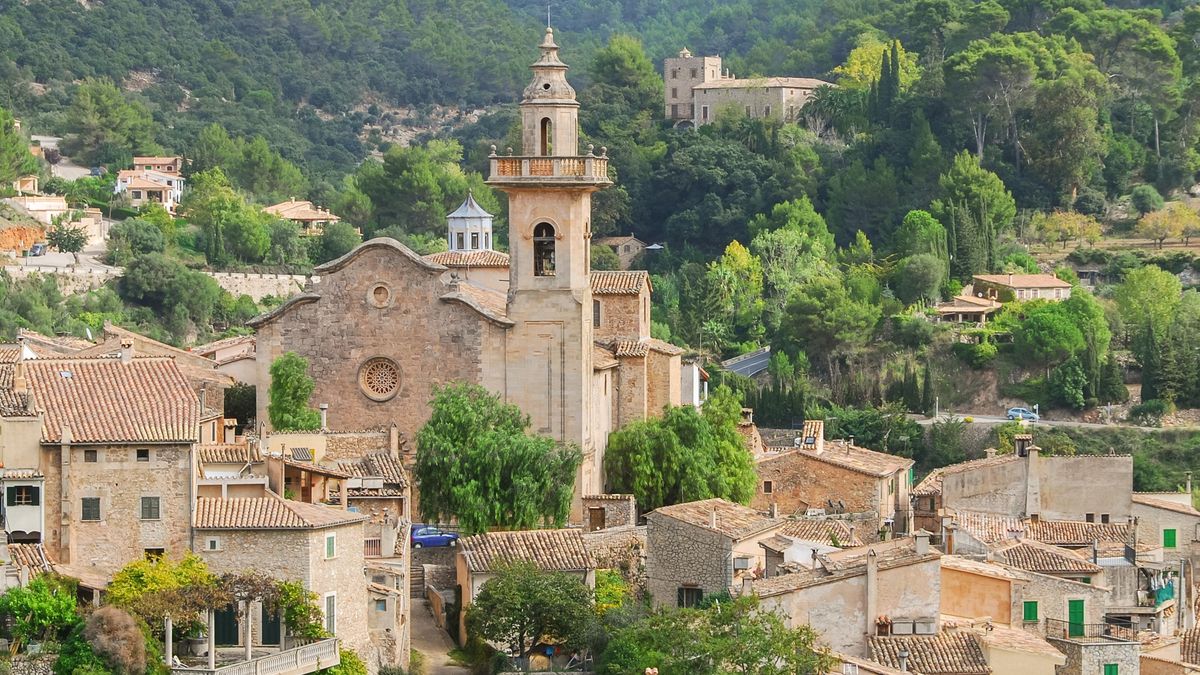 Qué ver en el pueblo de montaña de Mallorca cuya historia está vinculada a la vida de Chopin