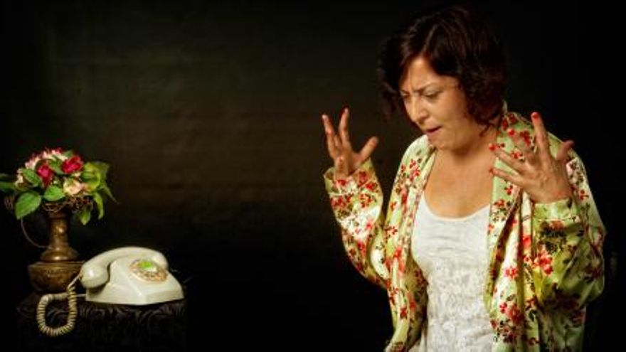 una mujer sola carmen rivas