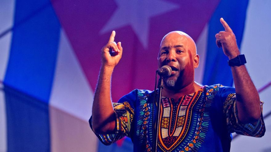 Alexis Díaz-Pimienta, repentista: "La rima es un caramelo fónico"