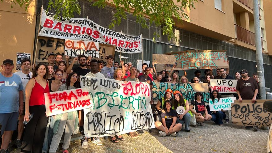 La concentración ha contado con el apoyo de los vecinos del barrio
