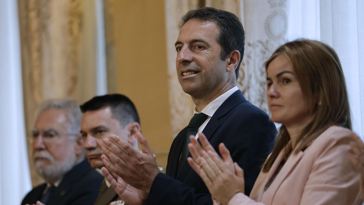 El exconselleiro de Mar, Alfonso Villares, durante el acto de toma de posesión de su sucesora en el cargo.