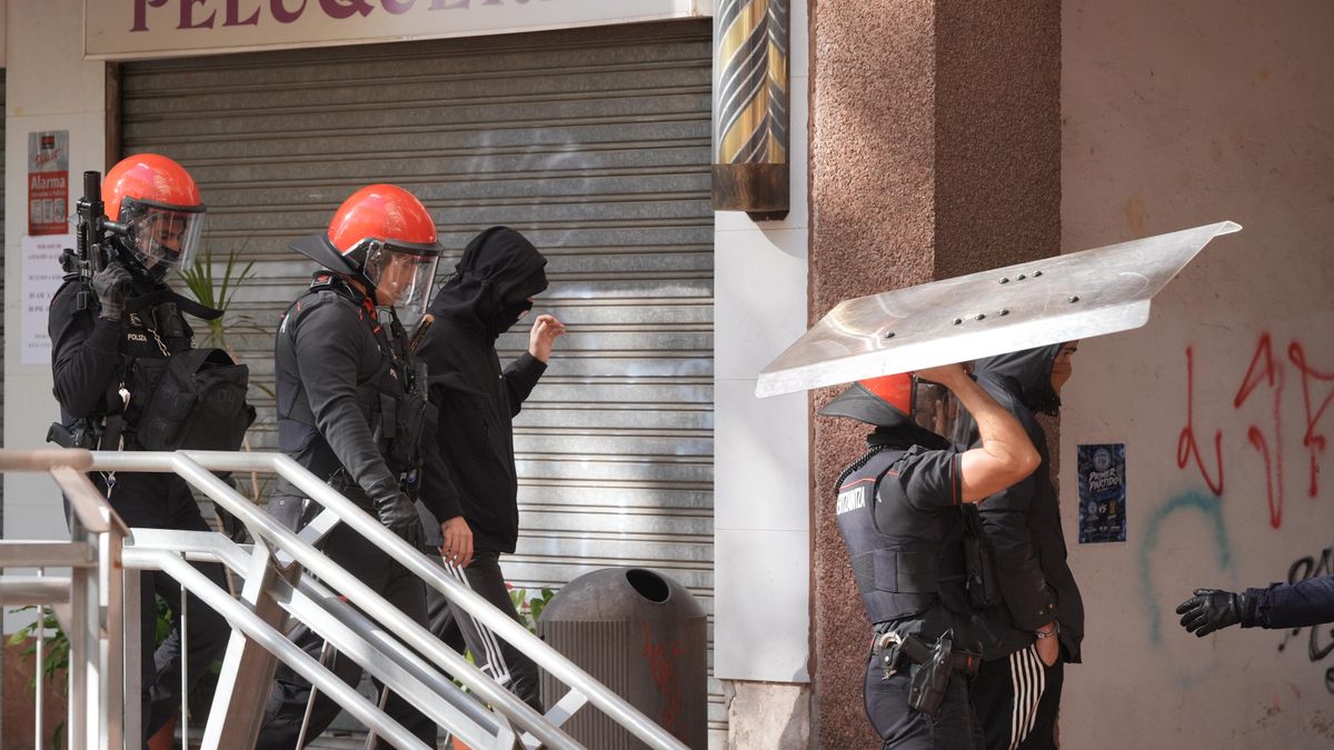 Antidisturbios de la Ertzaintza, con un detenido