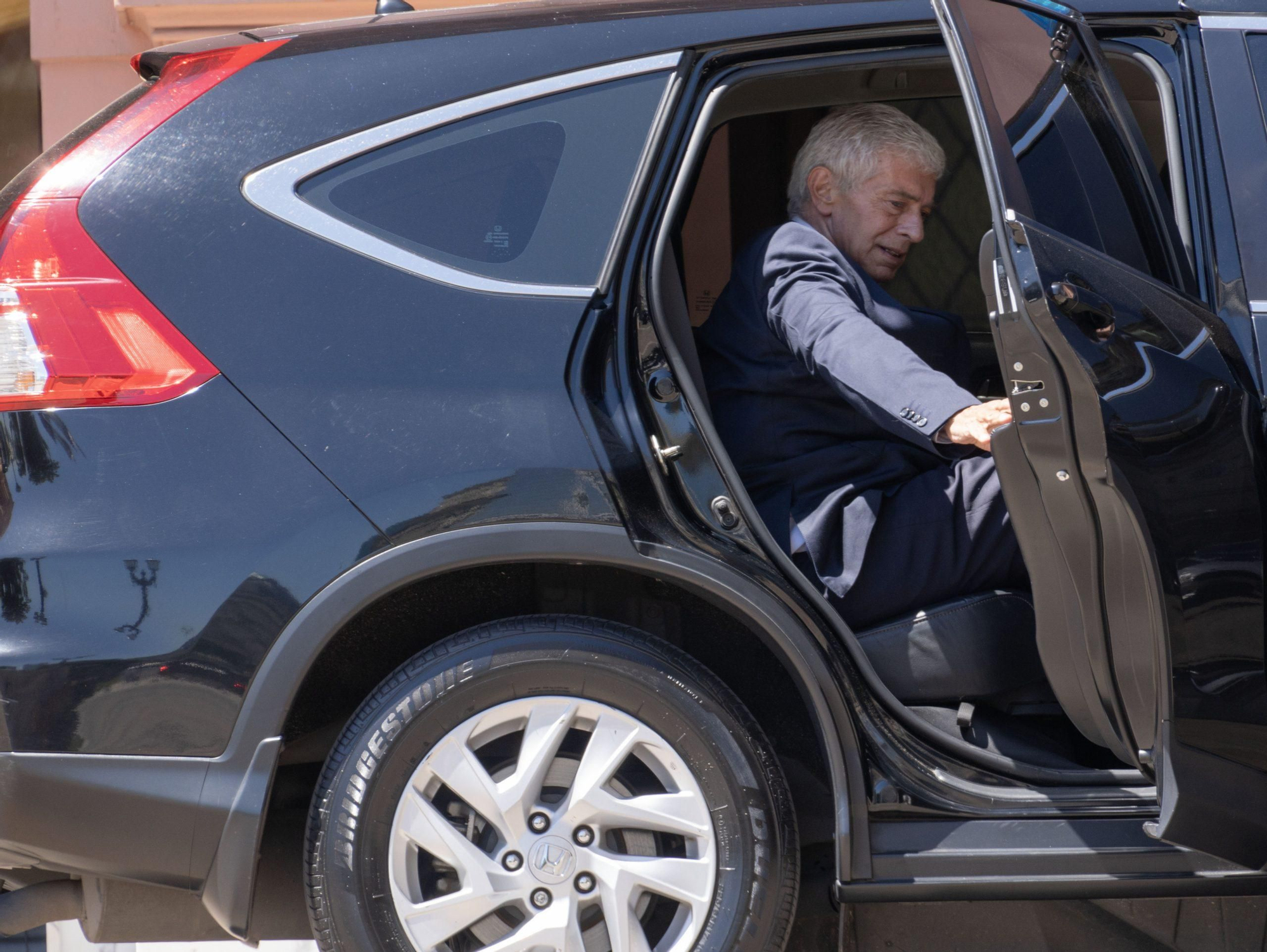 Mariano Cúneo Libarona, ministro de Justicia, llegando a la Casa Rosada.