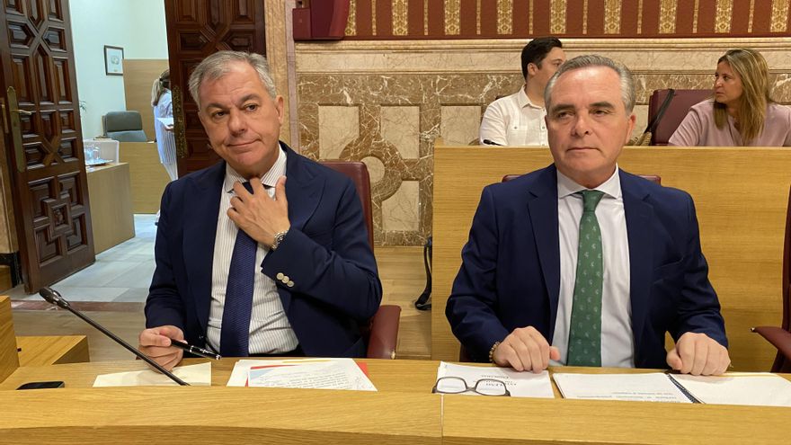 La izquierda y Vox tumban el presupuesto del Ayuntamiento de Sevilla y abocan al alcalde del PP a una cuestión de confianza