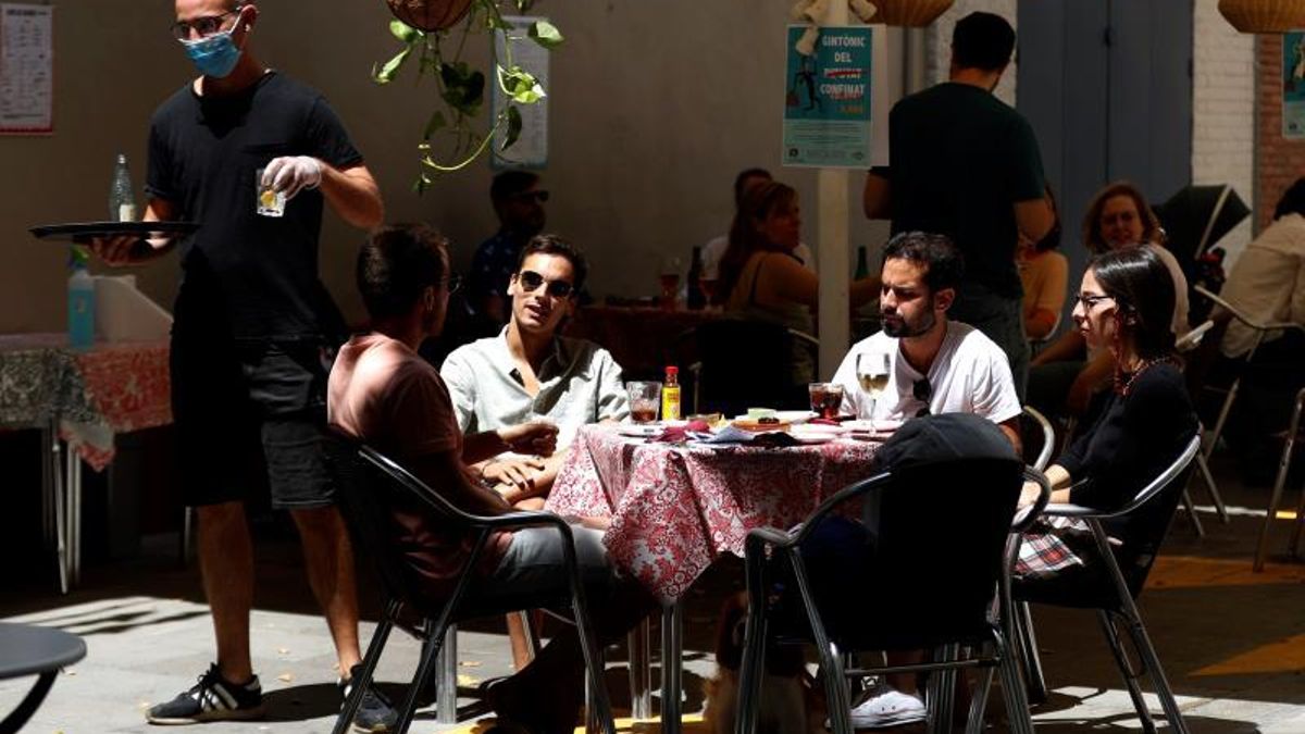 El 46,7 % de los españoles irá menos a bares y restaurantes por la COVID-19