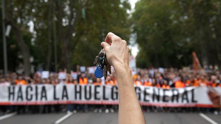 Última hora sobre las manifestaciones por la vivienda, en directo: cargas policiales en Valencia tras el intento de los manifestantes de acceder a un congreso inmobiliario
