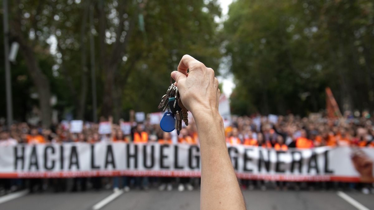 Última hora sobre las manifestaciones por la vivienda, en directo: cargas policiales en Valencia tras el intento de los manifestantes de acceder a un congreso inmobiliario