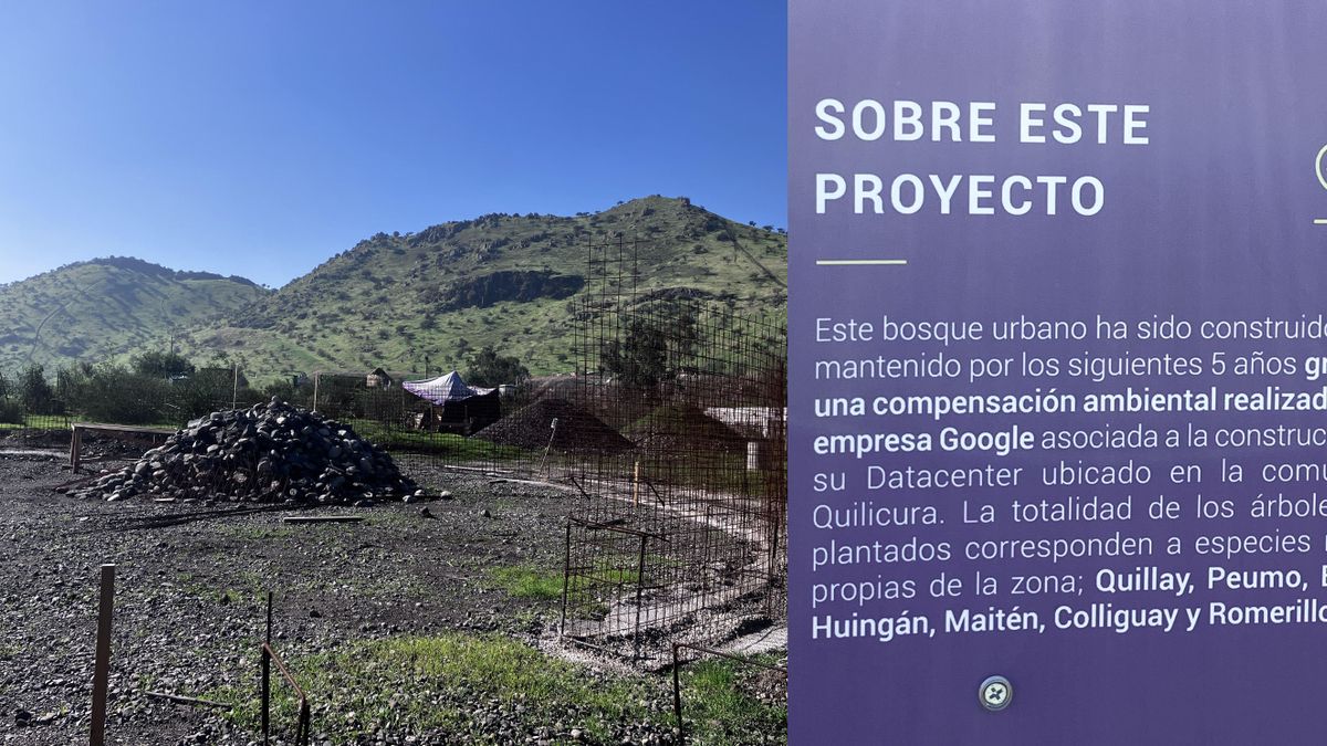 Parte de las obras abandonadas del “bosque” de Google en Qulicura y la señalética que explica su origen. Permanece cerrado al público.
