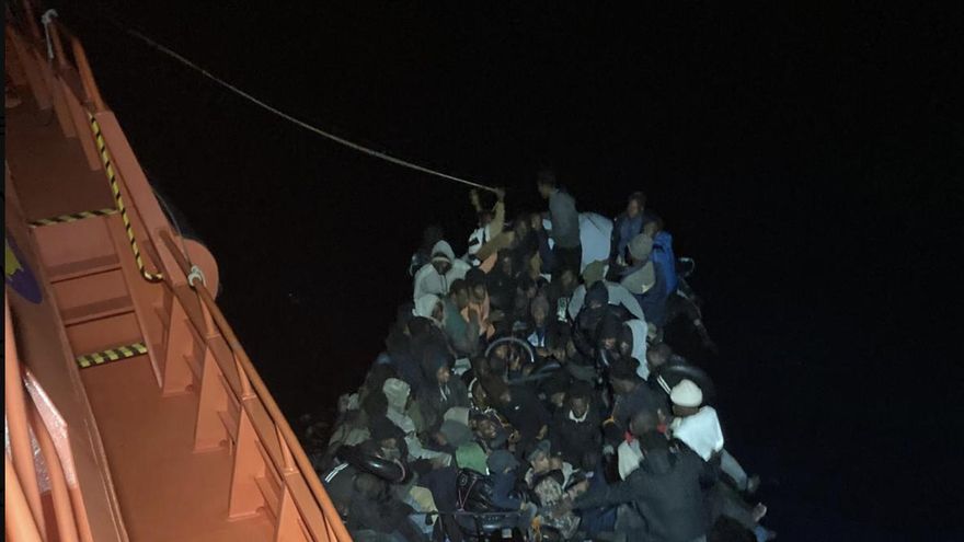 Más de 380 personas sobreviven a la ruta canaria este lunes tras semanas de tragedias y de un descenso de llegadas