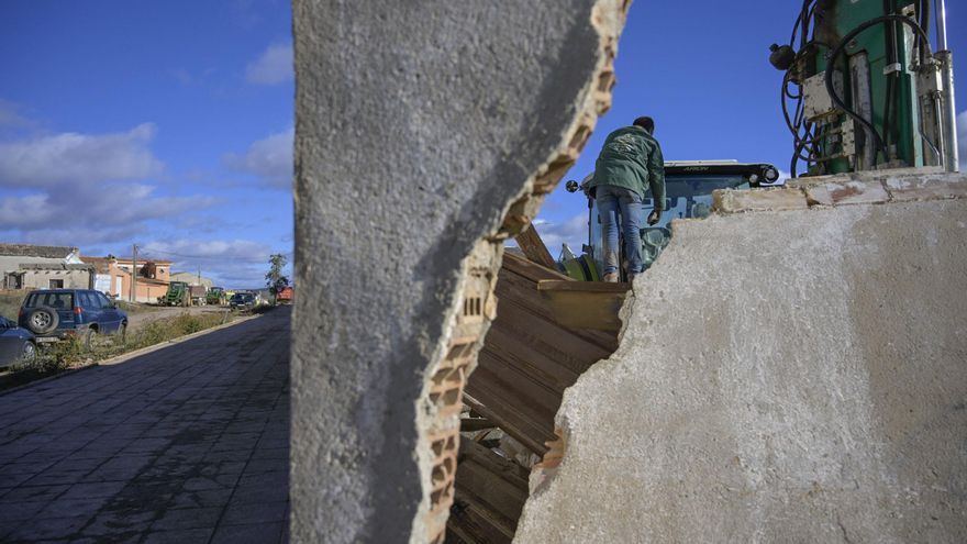 Torre de Juan Abad aprueba pedir la declaración de zona catastrófica por los daños del tornado que trajo la borrasca 'Herminia'