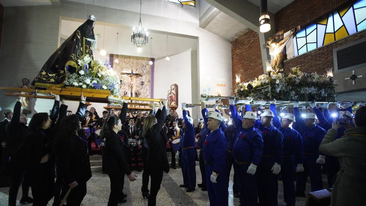 Procesión del Cristo de los Mineros en Caboalles de Abajo. 