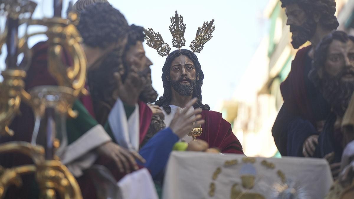 La procesión de la Hermandad de la Cena, en imágenes