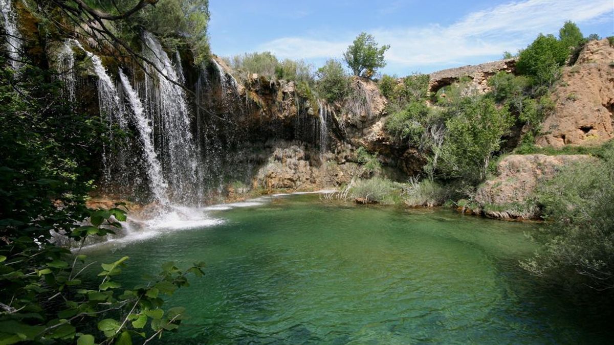 El pueblo de la sierra de Albarracín con un salto de agua de cinco metros perfecto para refugiarse del calor