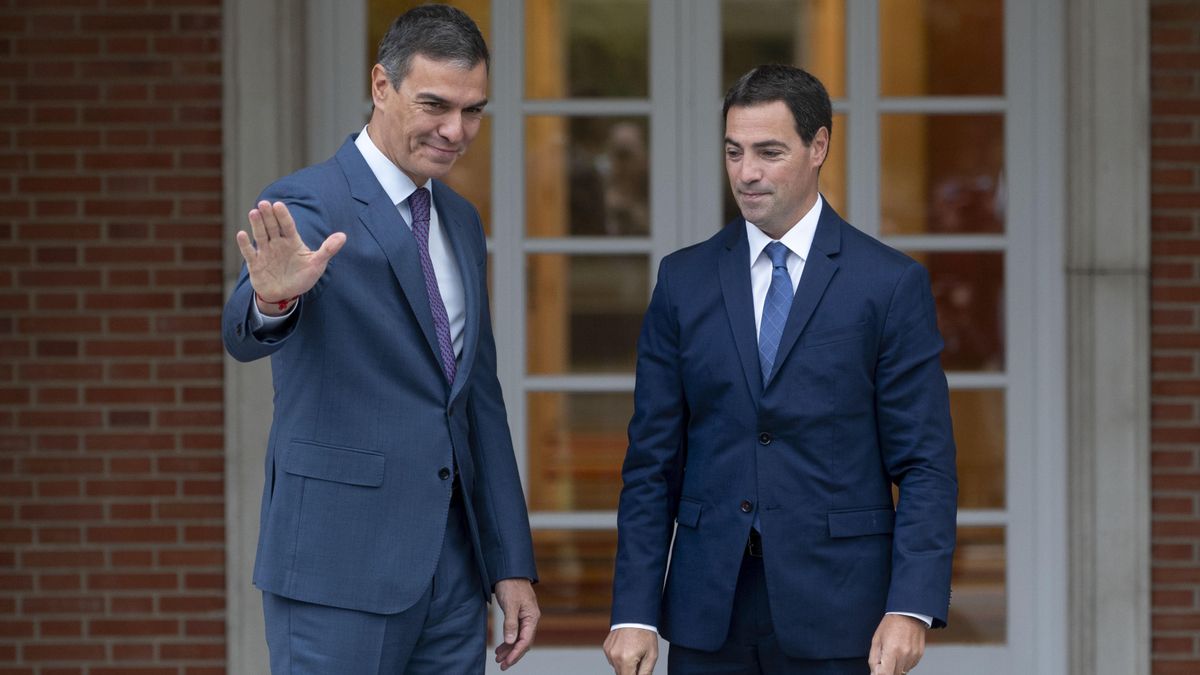 Pedro Sánchez e Imanol Pradales, en una reunión previa en La Moncloa