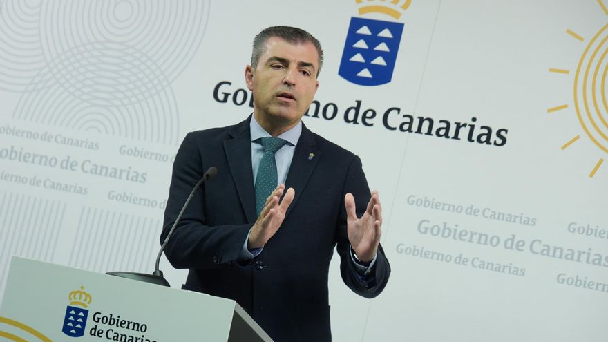 El vicepresidente de Canarias pregunta a Fiscalía "adónde llevar a los menores no acompañados"