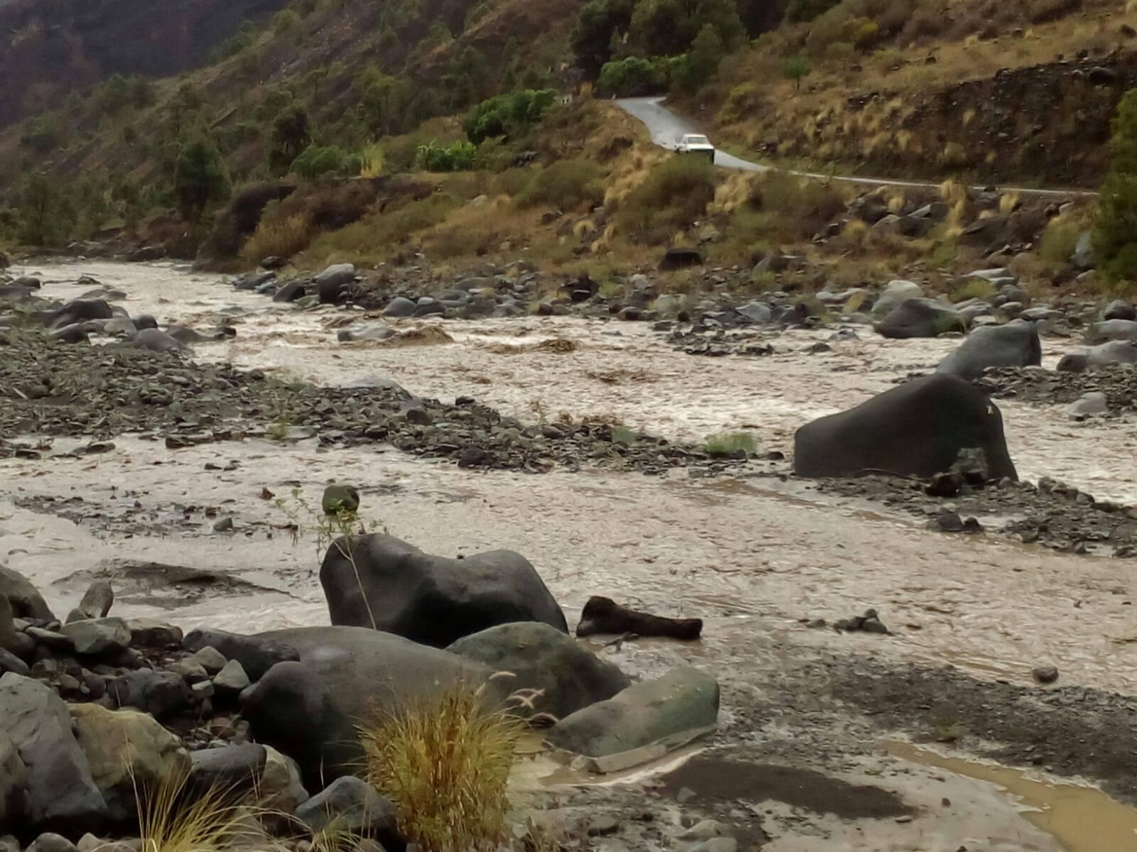 Imagen de un tramo del barranco de Las Angustias, tomada este jueves, con abundante caudal. Foto: PARQUE NACIONAL DE LA CALDERA.