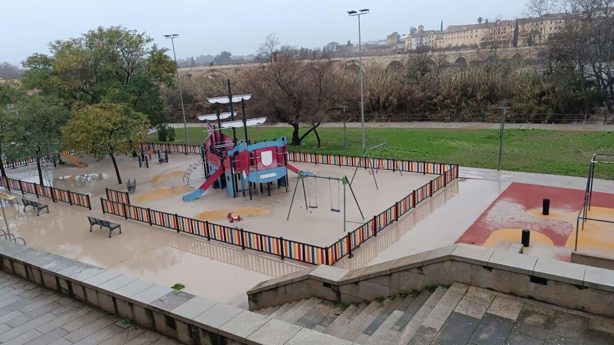 El Guadalquivir sigue bajando y pasa ya con 3,20 metros por Córdoba