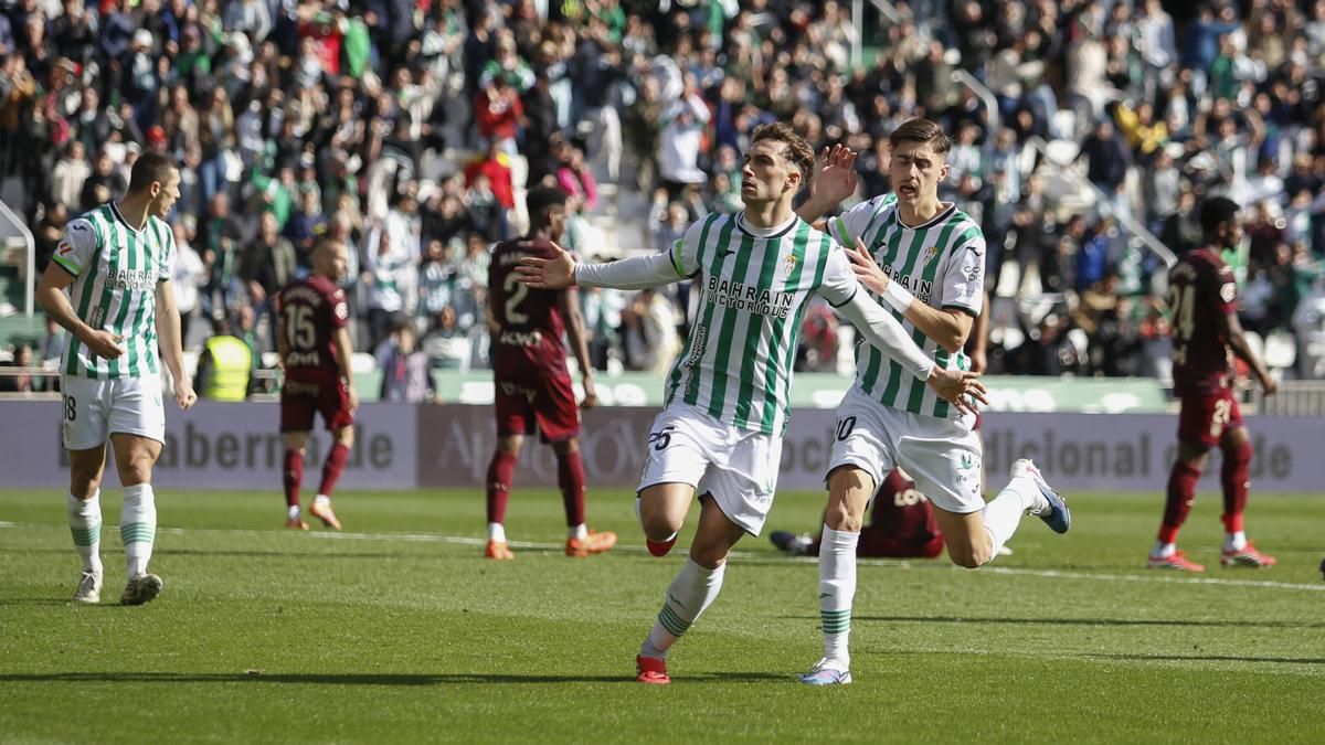 Mikel Goti celebra su primer gol con el Córdoba CF