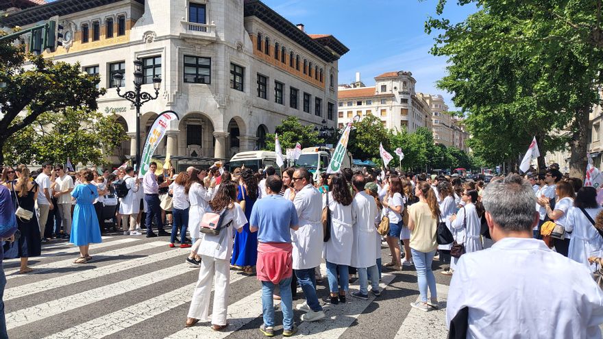 Concentración de médicos hoy en Santander
