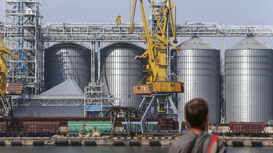 Imagen de archivo de la Central de Zaporiyia. EFE/EPA/MANUEL DE ALMEIDA