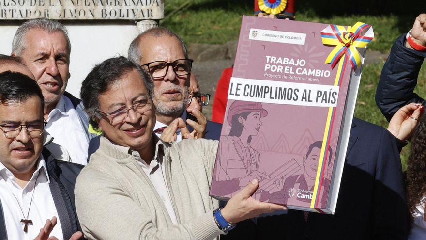 Petro firma la ley de la reforma laboral, una de sus mayores victorias legislativas