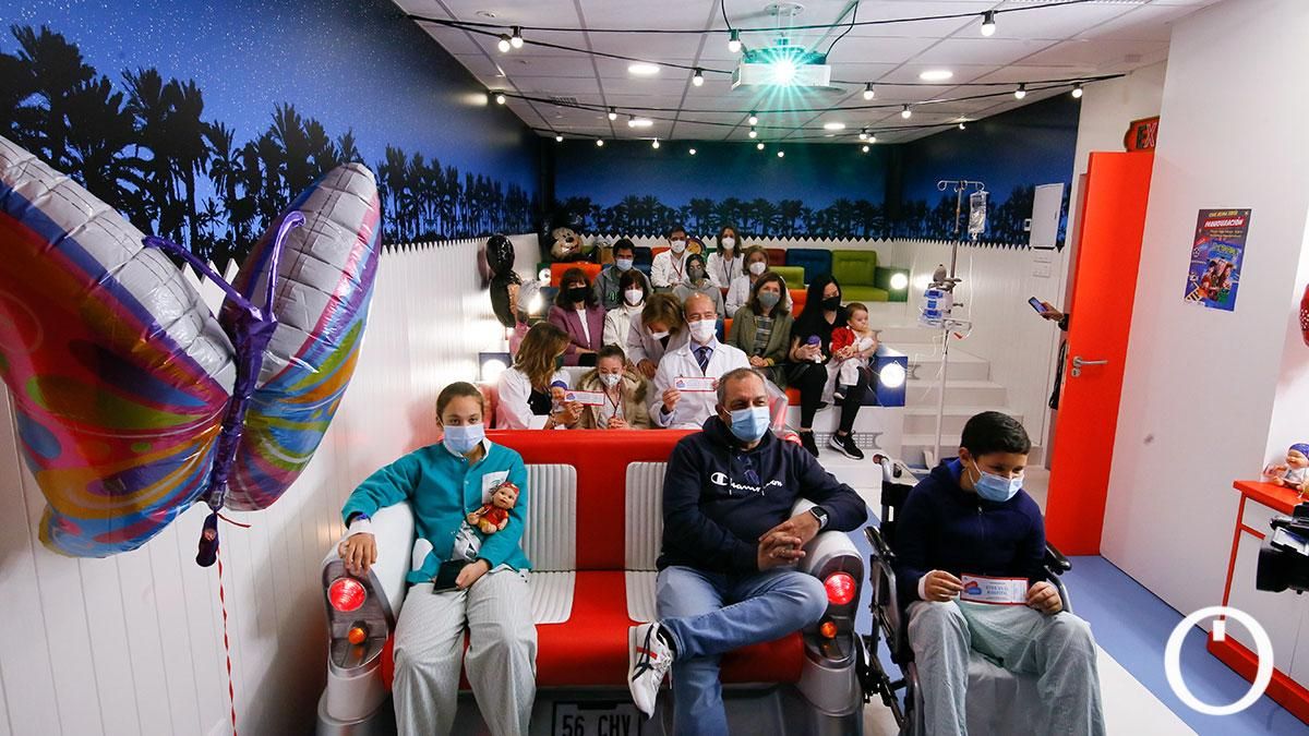 Un paréntesis en un autocine para los niños ingresados en el Hospital Reina Sofía