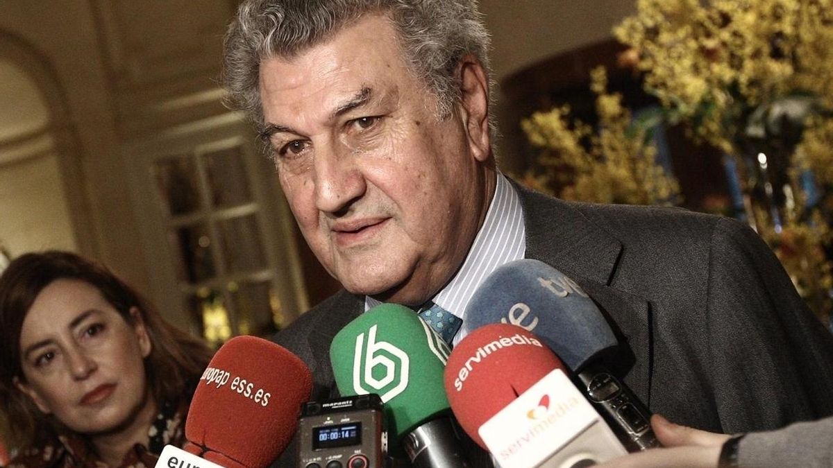 Posada ve "urgente" aforar al Rey para resolver una "anomalía" y cree que debería ser inviolable en lo político