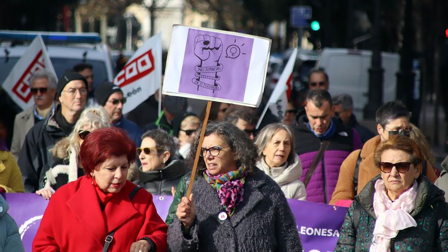 Manifestación en defensa de la democracia en León.