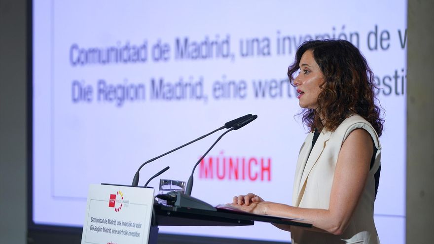 La presidenta de la Comunidad de Madrid, Isabel Díaz Ayuso, interviene durante un encuentro con empresarios, organizado por Invest in Madrid, en el Espacio Überlab, a 24 de junio de 2024, en Múnich (Alemania).