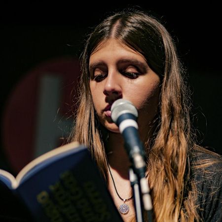 Anna Gas Serra acaba de debutar en la narrativa amb El pèndol, darrer premi Mercè Rodoreda. / Francesc Gelonch