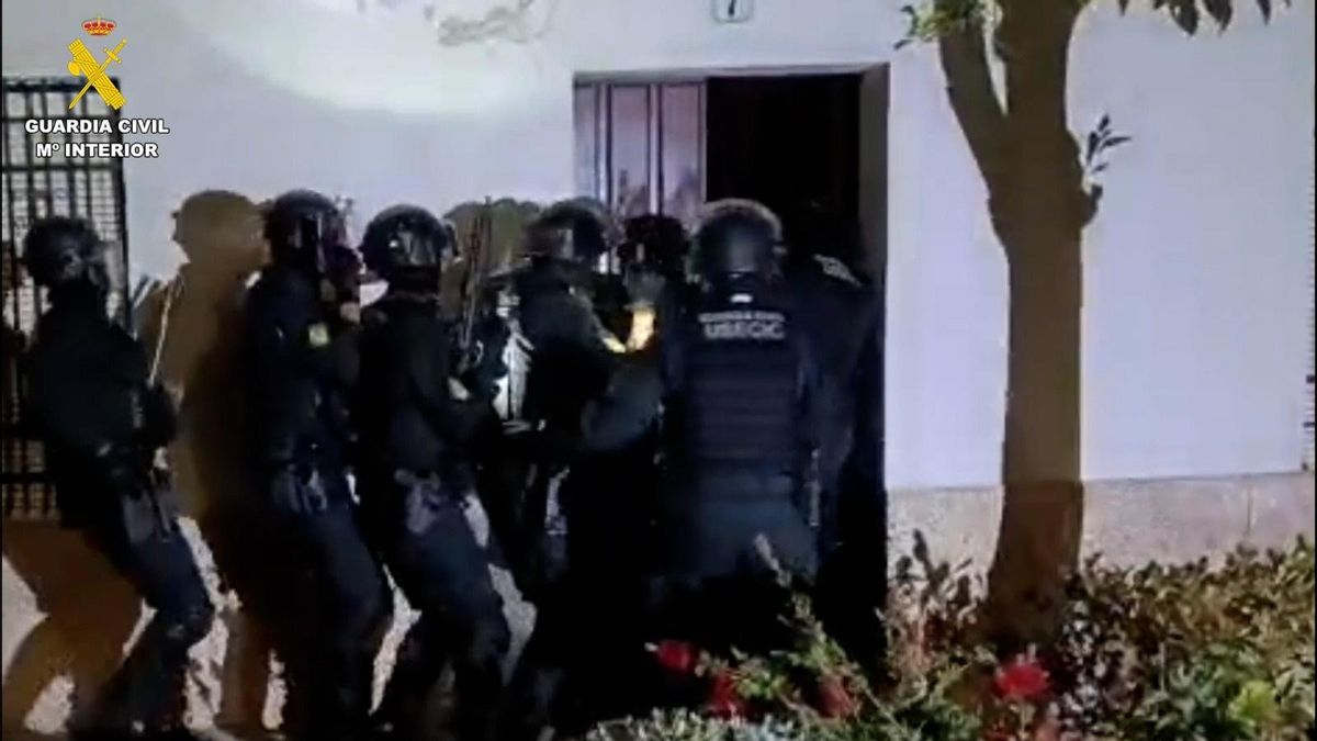 Cae una red de narcotraficantes asentada en la Sierra Norte de Sevilla con 27 detenidos