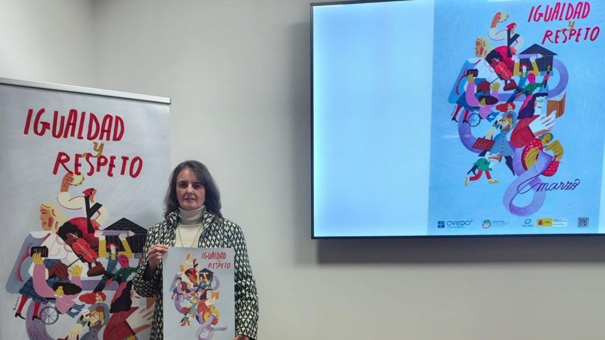 La concejala delegada de Políticas Sociales del Ayuntamiento de Oviedo, María Velasco, con el cartel de la campaña del 8-M.