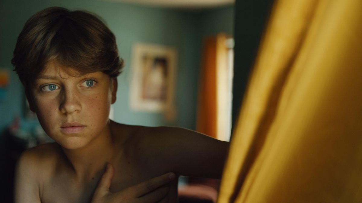 Poniendo la mano sobre el corazón, a los 14