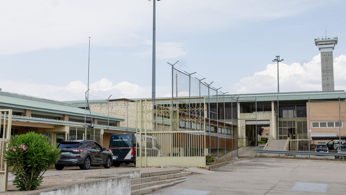 Imagen de archivo del exterior de la cárcel madrileña de Soto del Real donde el exjefe de la Unidad Central de Delincuencia Económica y Fiscal (UDEF) en Madrid Óscar Sánchez se encuentra en calidad de preso preventivo desde que fue detenido en noviembre de 2024. EFE/Daniel González