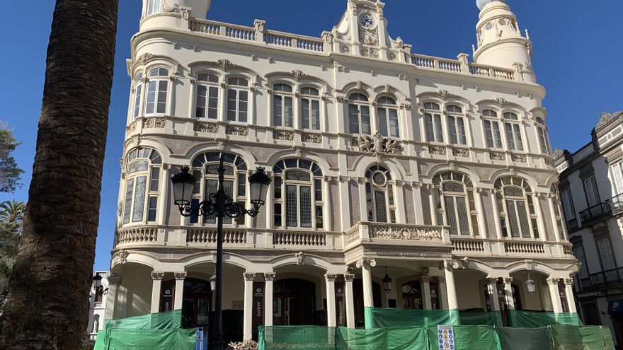 Comienza la restauración completa del porche del Gabinete Literario