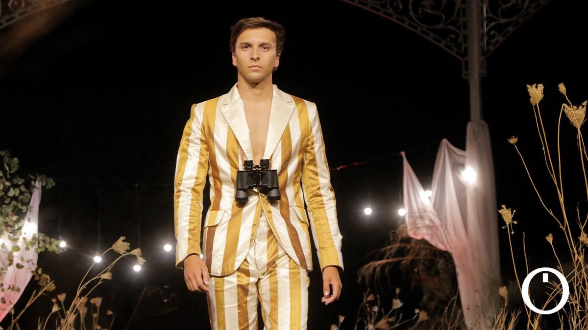 Desfile de la nueva colección de Hugo Clavelina