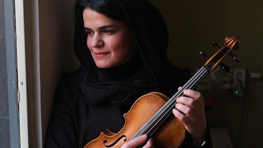 La primera directora de la Sinfónica de Teherán: “Sueño con que las iraníes puedan cantar”