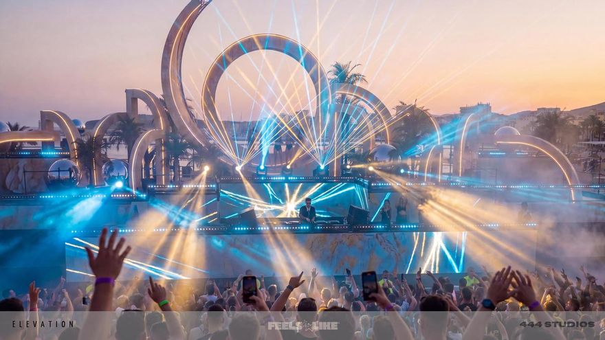 El eclipse solar impulsa una macrofiesta privada en una playa de Ibiza en plena nidificación de aves protegidas