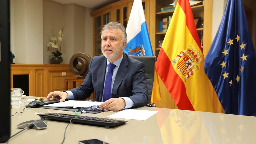 El presidente del Gobierno de Canarias, Ángel Víctor Torres, durante la reunión por vídeoconferencia de los presidentes de las comunidades autónomas con el presidente del Gobierno de España, Pedro Sánchez.