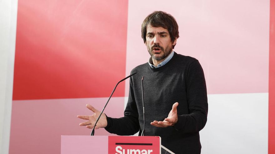 El portavoz de Sumar, Ernest Urtasun, da una rueda de prensa este lunes en Madrid.