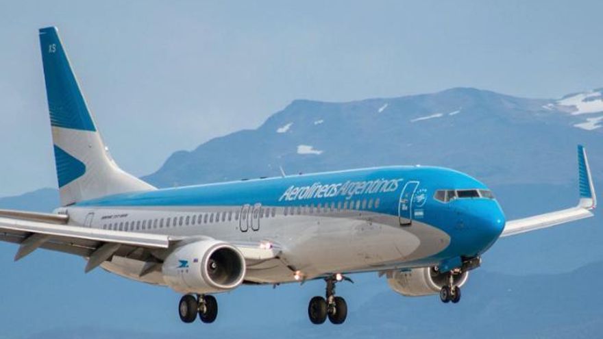 El presidente Javier Milei firmó la esencialidad de los servicios aéreos